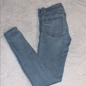 American Eagle light wash skinny jeans
